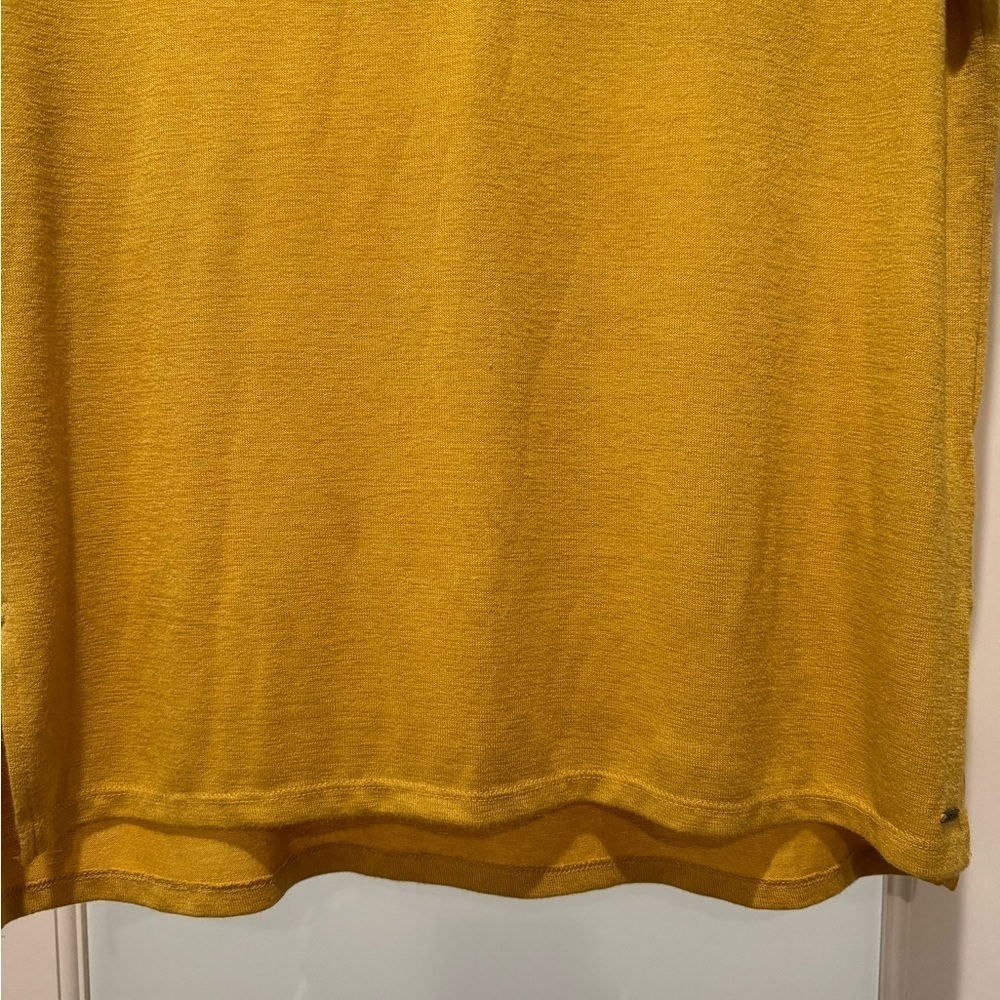 ORVIS Gold Tee Shirt Size L Shortsleeve V-Neck Quiet Luxury Loose Fit Casual - Picture 3 of 12